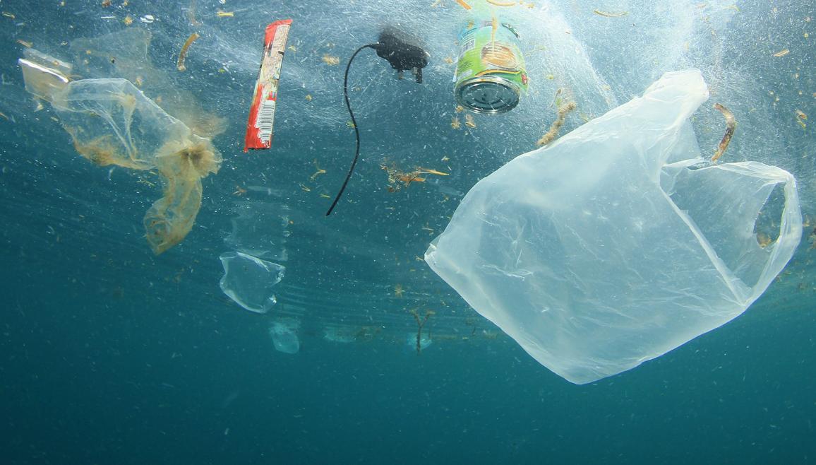 Скоро боклукът може да бъде повече от рибите в океана. (Снимка: Боклук в океана ©AP Images/European Union-EP)