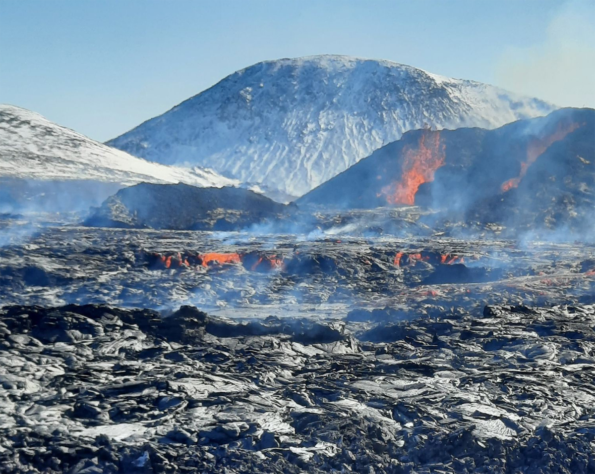 Вулканът Фаградалсфятъл, който изригна наскоро в Исландия. Снимка: личен архив на сем. Иванови