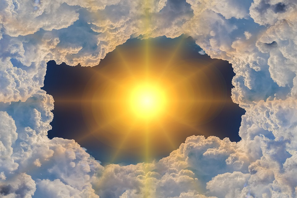 Озоновият слой ни предпазва от вредните лъчи на Слънцето. Снимка: Pixabay