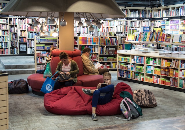 Библиотеките стават топъл дом през зимните месеци. Снимка: Pixabay