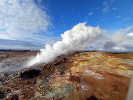 Гейзерите в Исландия също се дължат на горещата магма под земната кора