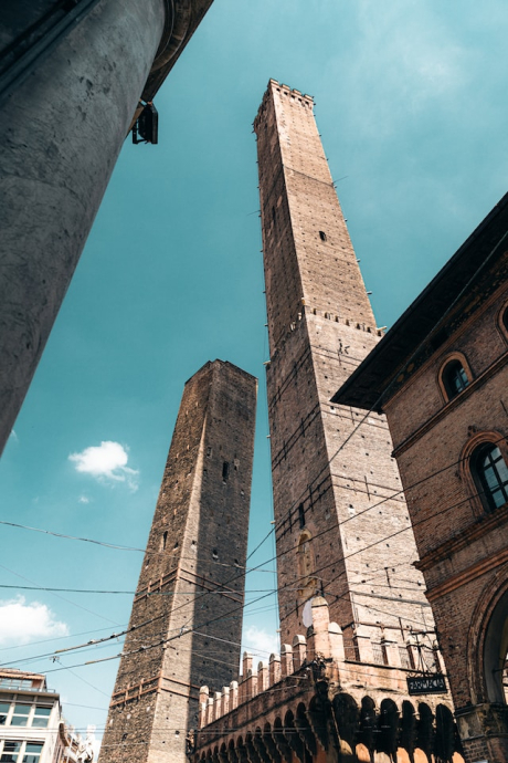 Спасяването на кулата в Болоня